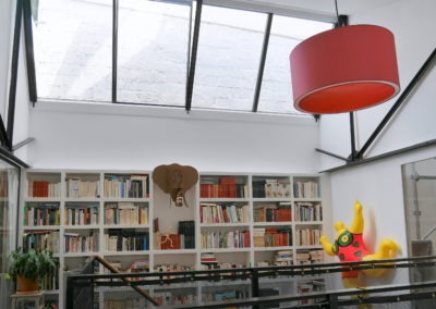 Verrière de toit en éclairage d'une bibliothèque